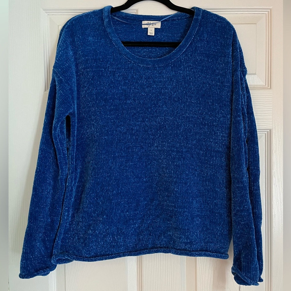 NWT- Small oversized chunky knit sweater with decorative sleeves